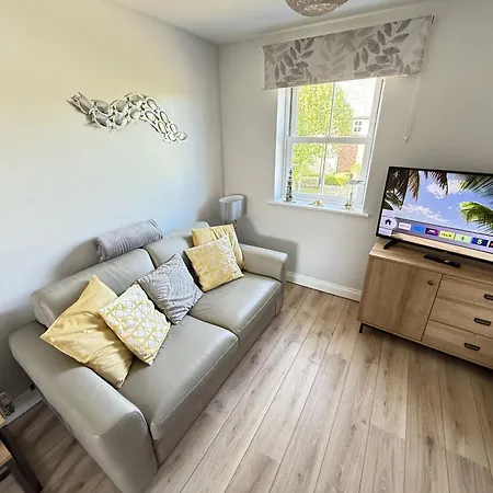 Dudleys Retreat - Part Of The The Bay Village With Pool, Gym And Direct Access, Pub, Restaurant, Tennis And Meadows Walks * 法利