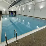 Dom wakacyjny Dudleys Retreat - Part Of The The Bay Village With Pool, Gym And Direct Access, Pub, Restaurant, Tennis And Meadows Walks *