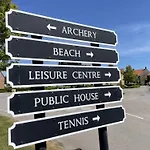 Dudleys Retreat - Part Of The The Bay Village With Pool, Gym And Direct Access, Pub, Restaurant, Tennis And Meadows Walks Dom wakacyjny