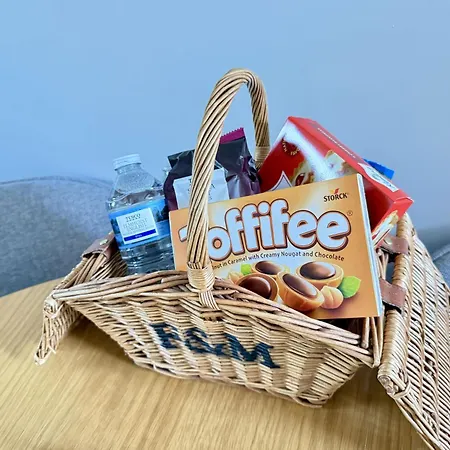 Dudleys Retreat - Part Of The The Bay Village With Pool, Gym And Direct Access, Pub, Restaurant, Tennis And Meadows Walks