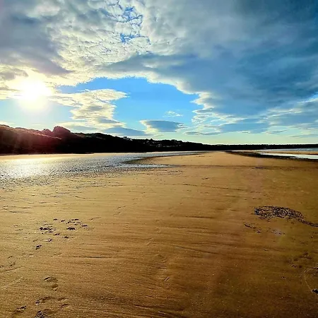 Dudleys Retreat - Part Of The The Bay Village With Pool, Gym And Direct Access, Pub, Restaurant, Tennis And Meadows Walks *