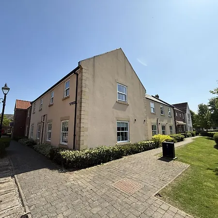 Dudleys Retreat - Part Of The The Bay Village With Pool, Gym And Direct Access, Pub, Restaurant, Tennis And Meadows Walks بيت للعطل